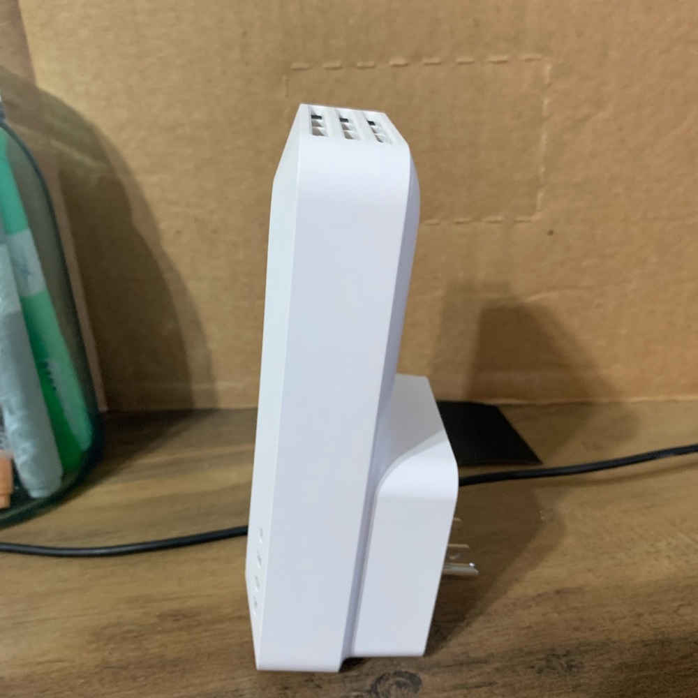 Netgear WiFi extender - Picture 3 of 6
